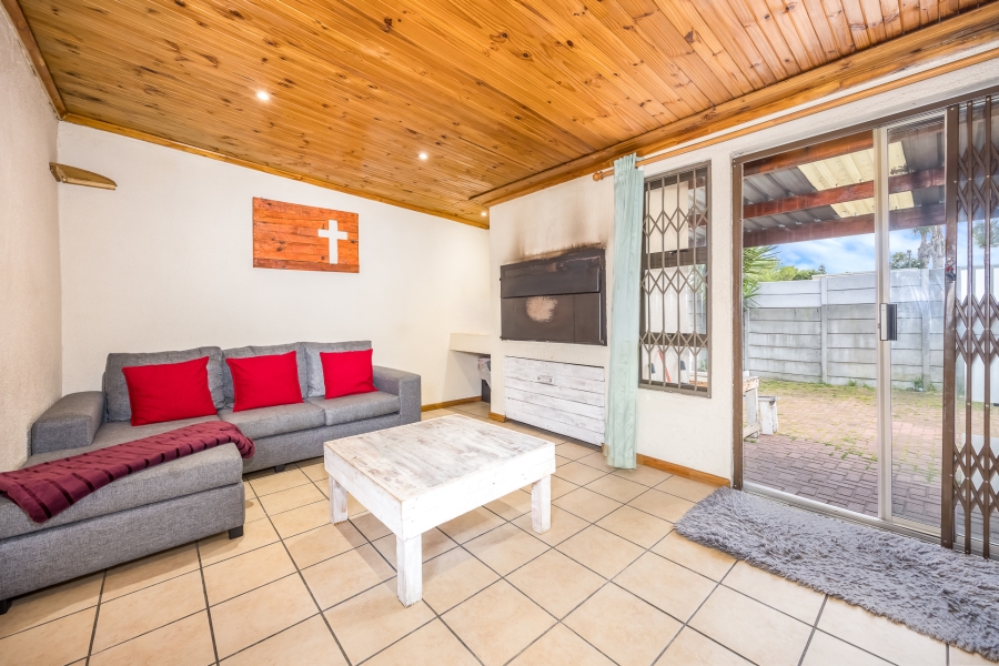 3 Bedroom Property for Sale in Vredekloof Western Cape